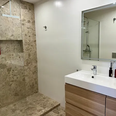 4 Bedroom Duplex Penthouse Califa شقة *