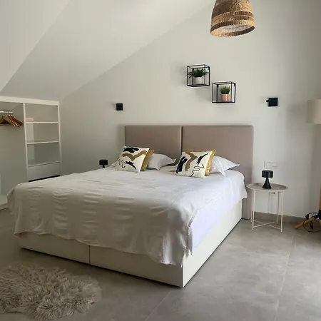 شقة 4 Bedroom Duplex Penthouse Califa *